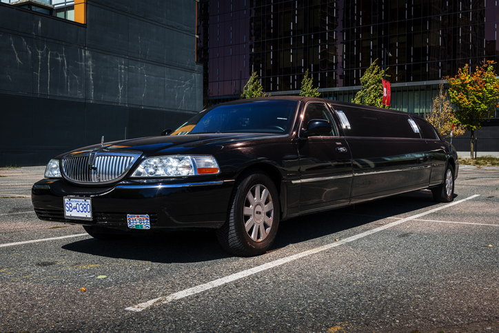 Save smart using cheap airport limo in Toronto