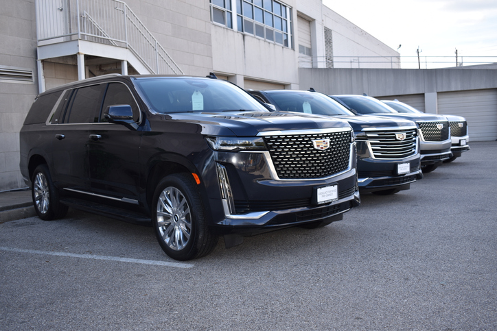 Check the fleet options: Toronto Airport Limousine to downtown Toronto