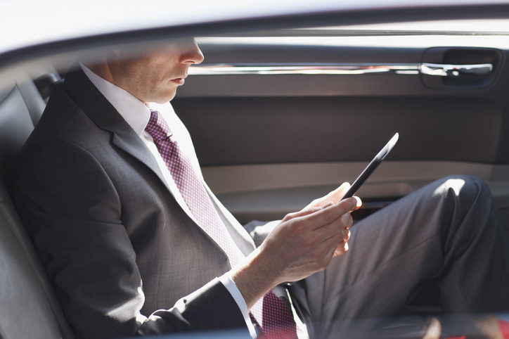 Mobile office facilities: Arrive business ready with Pearson Airport Car Service to Toronto offices