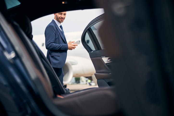 Picks clients up right on time: Skip ride share delays using Pearson Airport Car Service to Toronto today