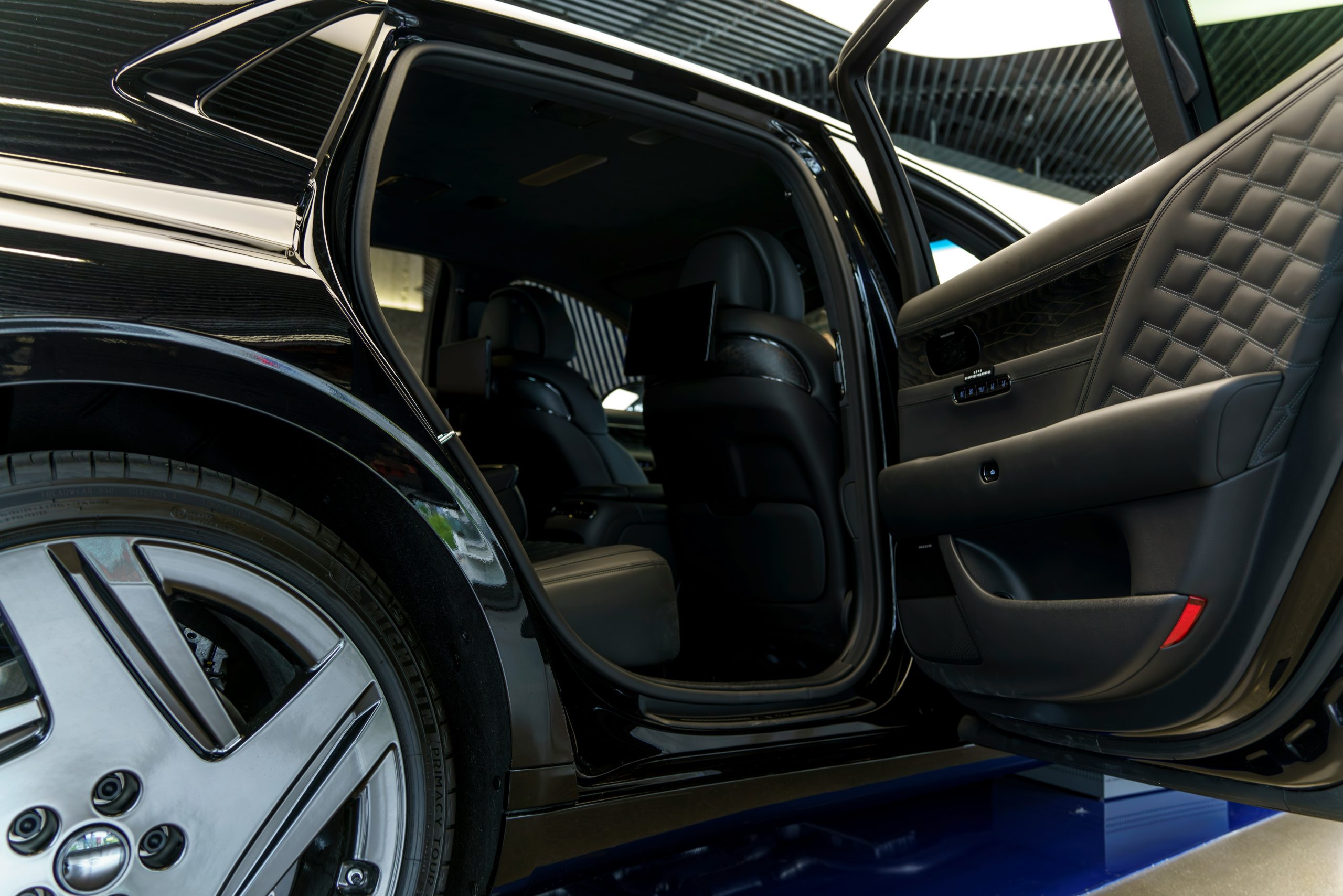Cost-effective: Luxury Black Car Service